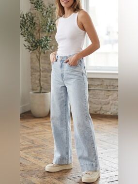 Hollister | Social Tourist Ultra High Rise Wide Leg Light Wash Size 4
